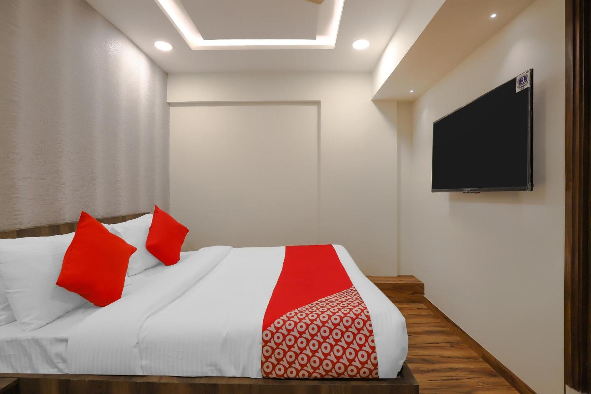 Oyo Hotel Shree Niwas Ahmedabad Exterior foto