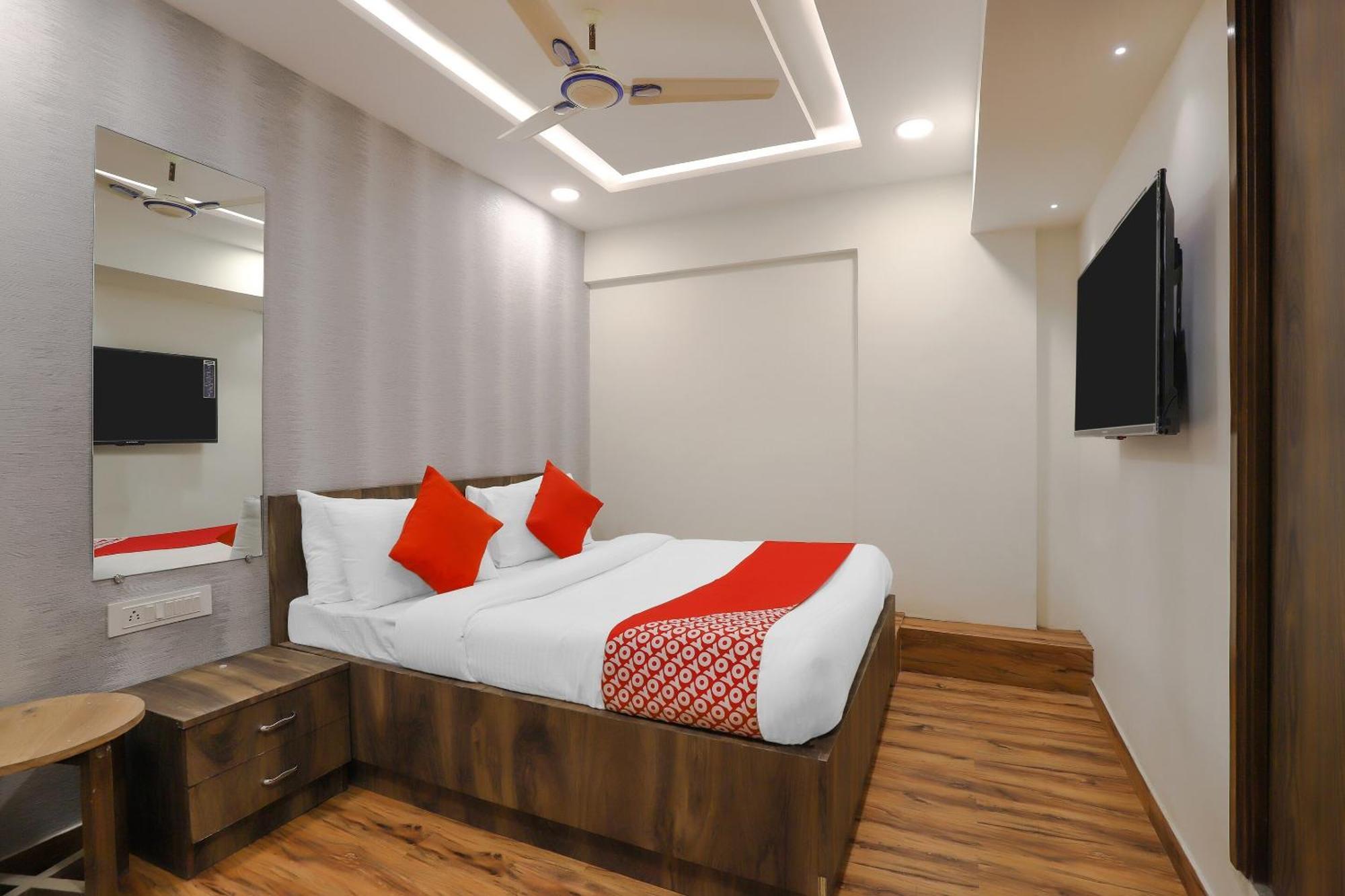 Oyo Hotel Shree Niwas Ahmedabad Exterior foto
