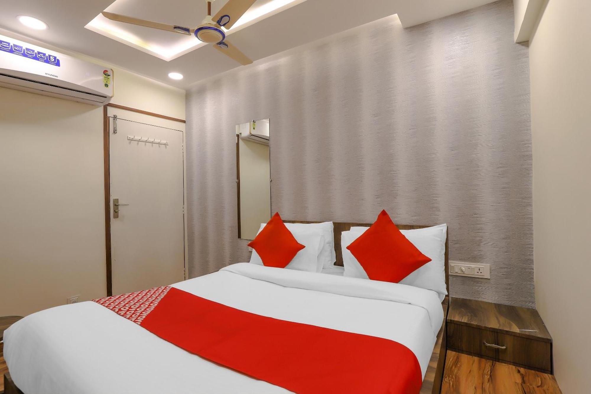 Oyo Hotel Shree Niwas Ahmedabad Exterior foto